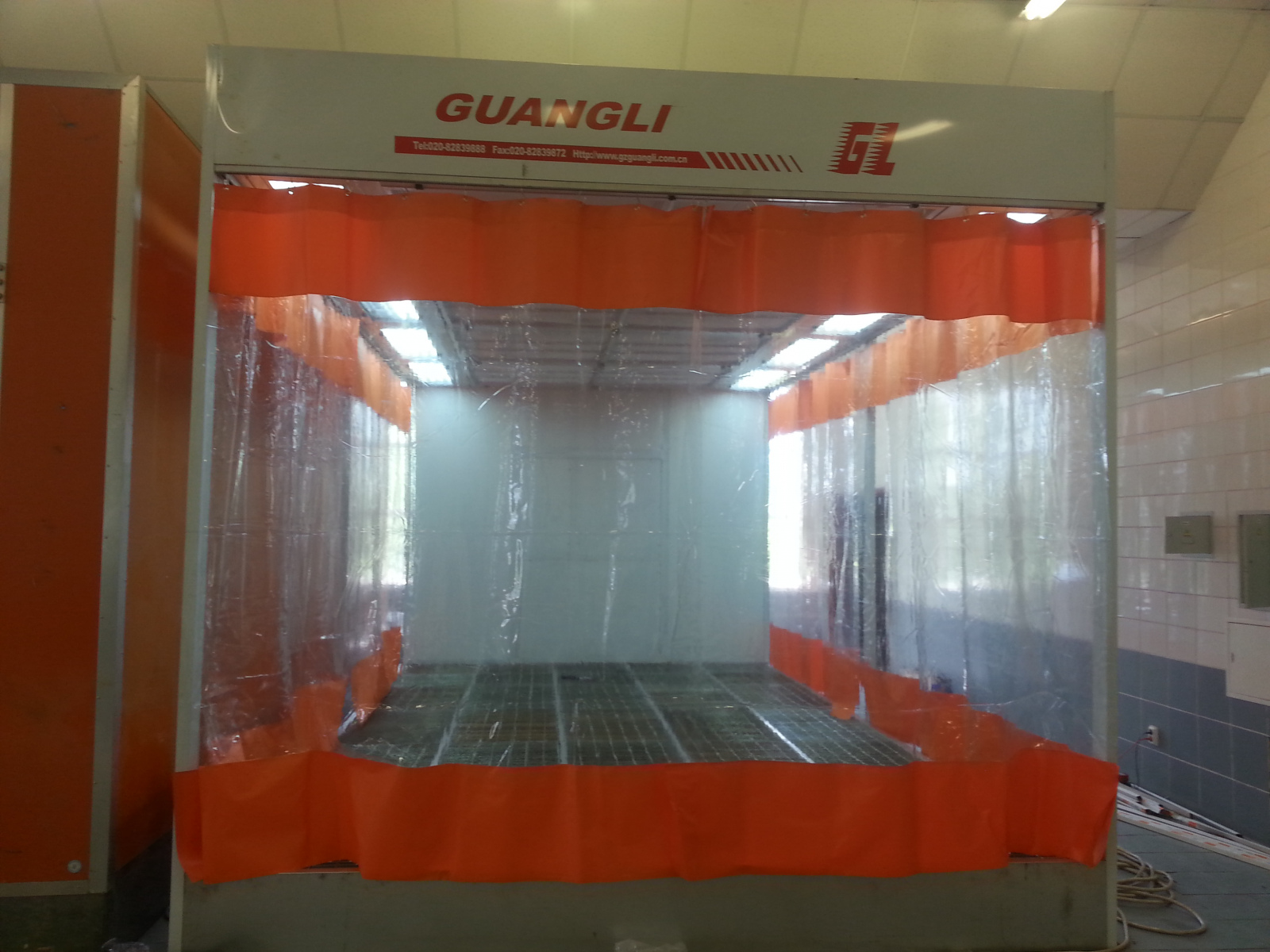 Пост подготовки к окраске с подогревом и верхним пленумом Guangli GL622 по доступной цене в Автомеханика
